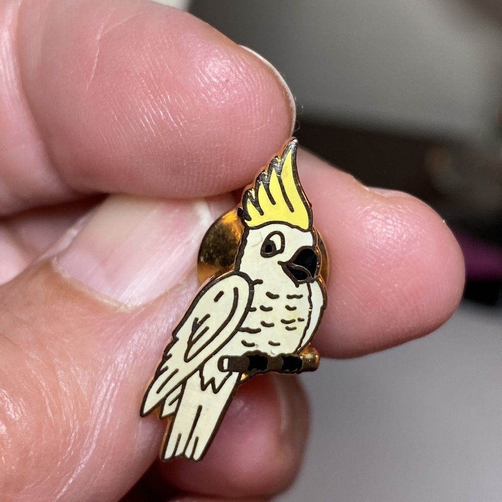 Small cockatiel tack pin